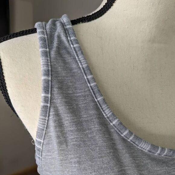 Tahari Women’s Small Grey Knit Sleeveless Tank Top Shirt Scoop Neck - Picture 4 of 8